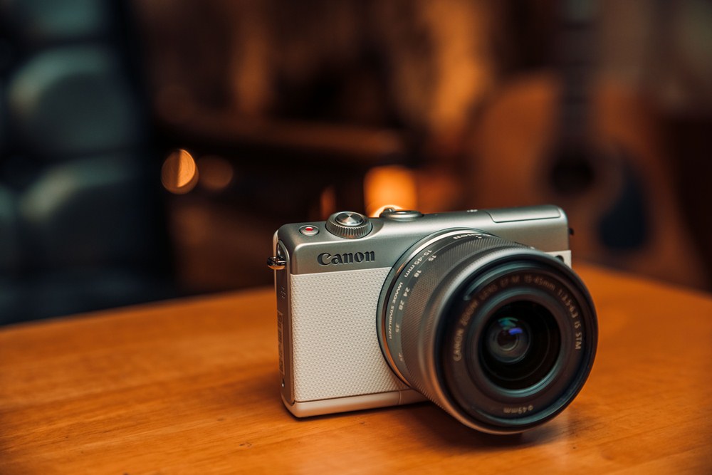 EOS M100