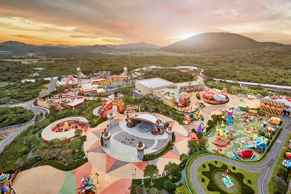 JEJU SHINHWA WORLD