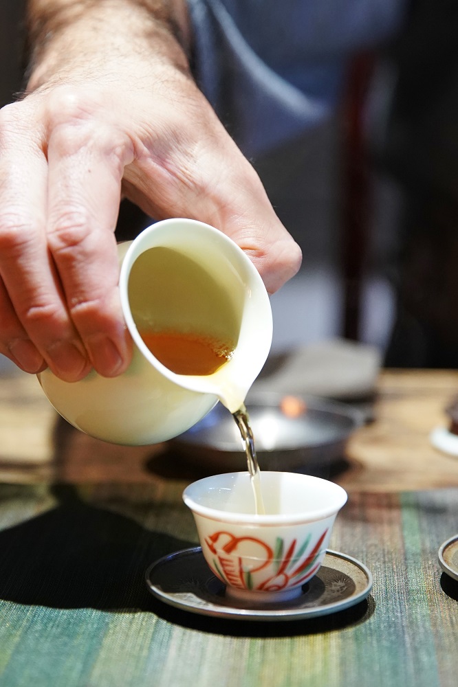三日月茶空間