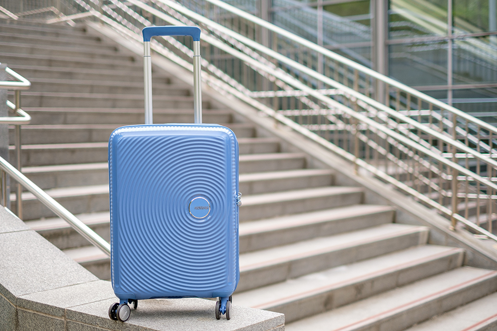 American Tourister AO8 Curio 20吋行李箱