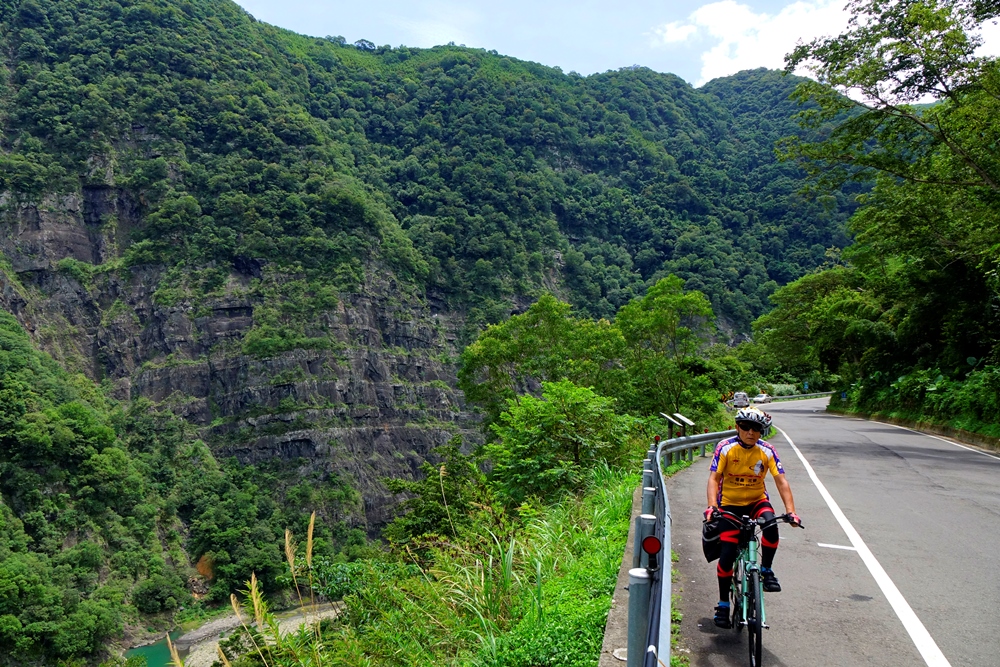 在北橫騎單車