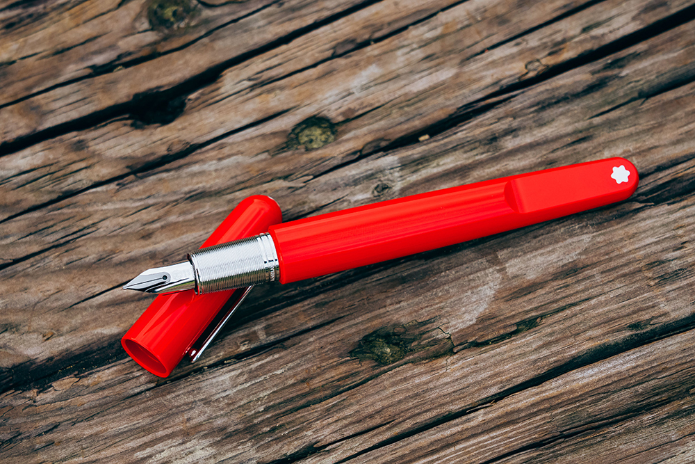 Pen 萬寶龍 M 系列 Red 特別款鋼筆想看更多買物報導請關注大人的美好時光/旅人誌